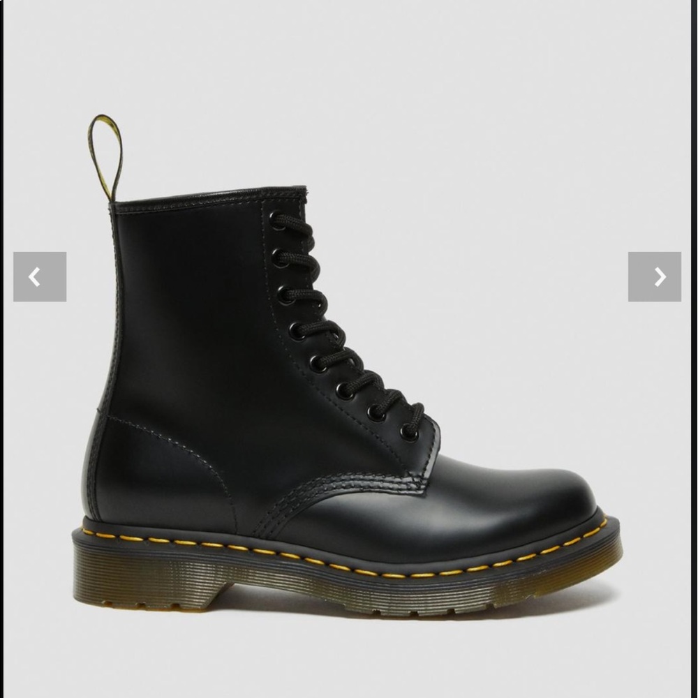 Dr Martens Black Smooth Lace Up Boot. 1460 The Original 8 hook slightly worn